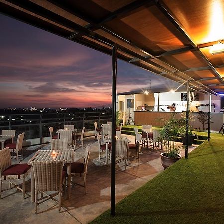 Yellow Star Gejayan Hotel Jogyakarta Zewnętrze zdjęcie