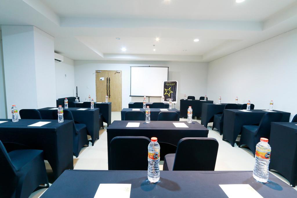 Yellow Star Gejayan Hotel Jogyakarta Zewnętrze zdjęcie