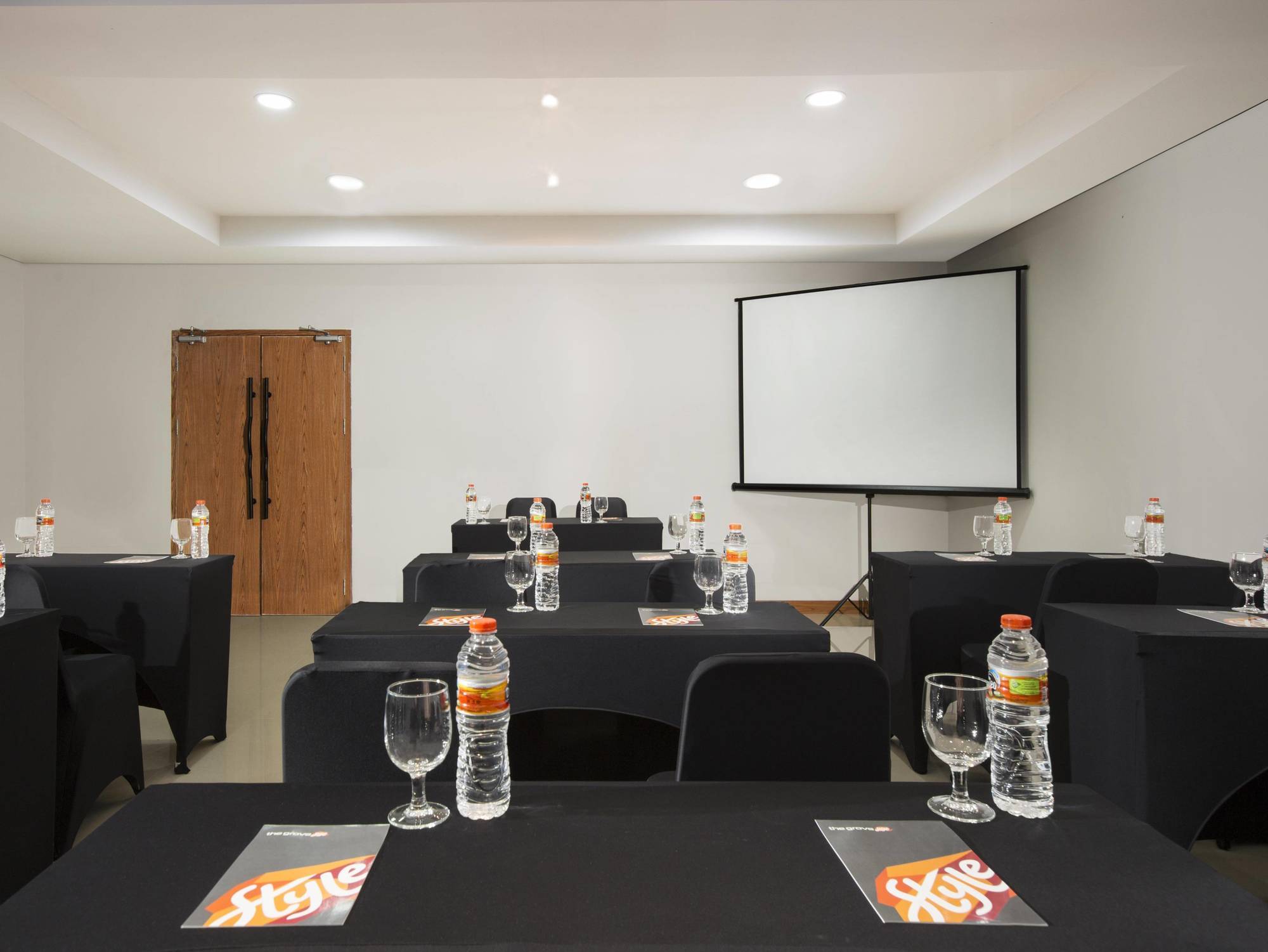 Yellow Star Gejayan Hotel Jogyakarta Zewnętrze zdjęcie