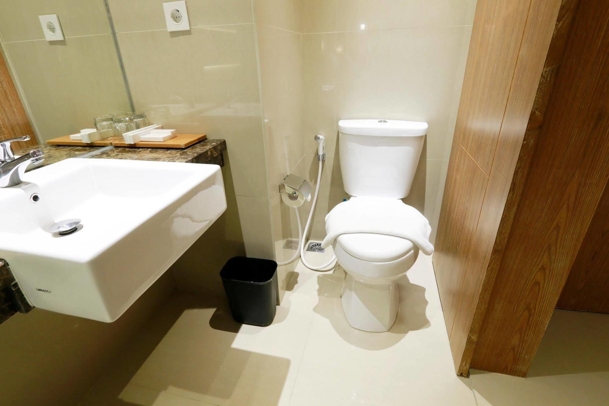 Yellow Star Gejayan Hotel Jogyakarta Zewnętrze zdjęcie