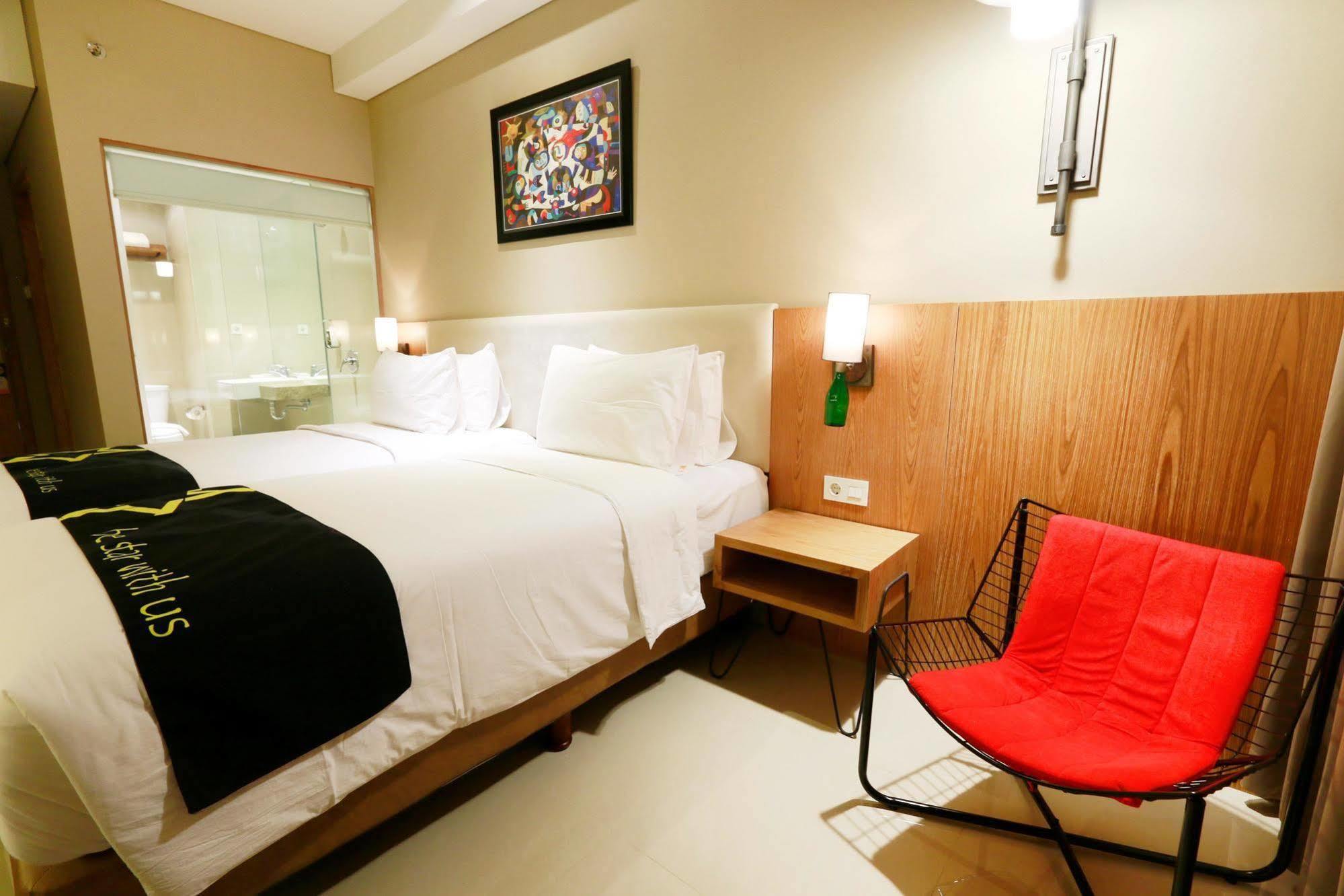 Yellow Star Gejayan Hotel Jogyakarta Zewnętrze zdjęcie
