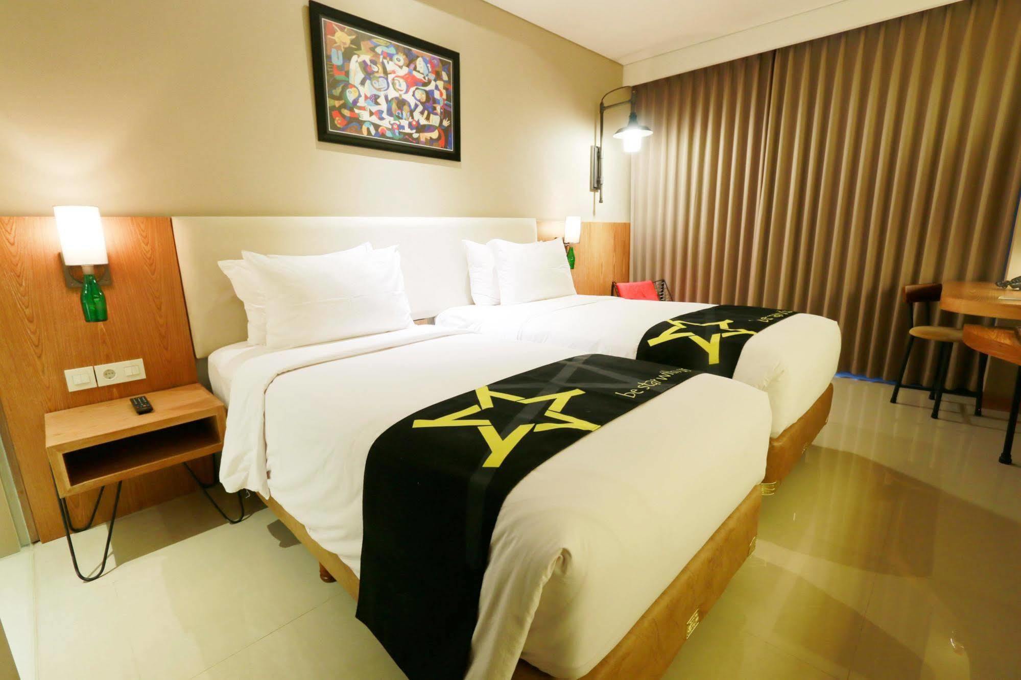 Yellow Star Gejayan Hotel Jogyakarta Zewnętrze zdjęcie