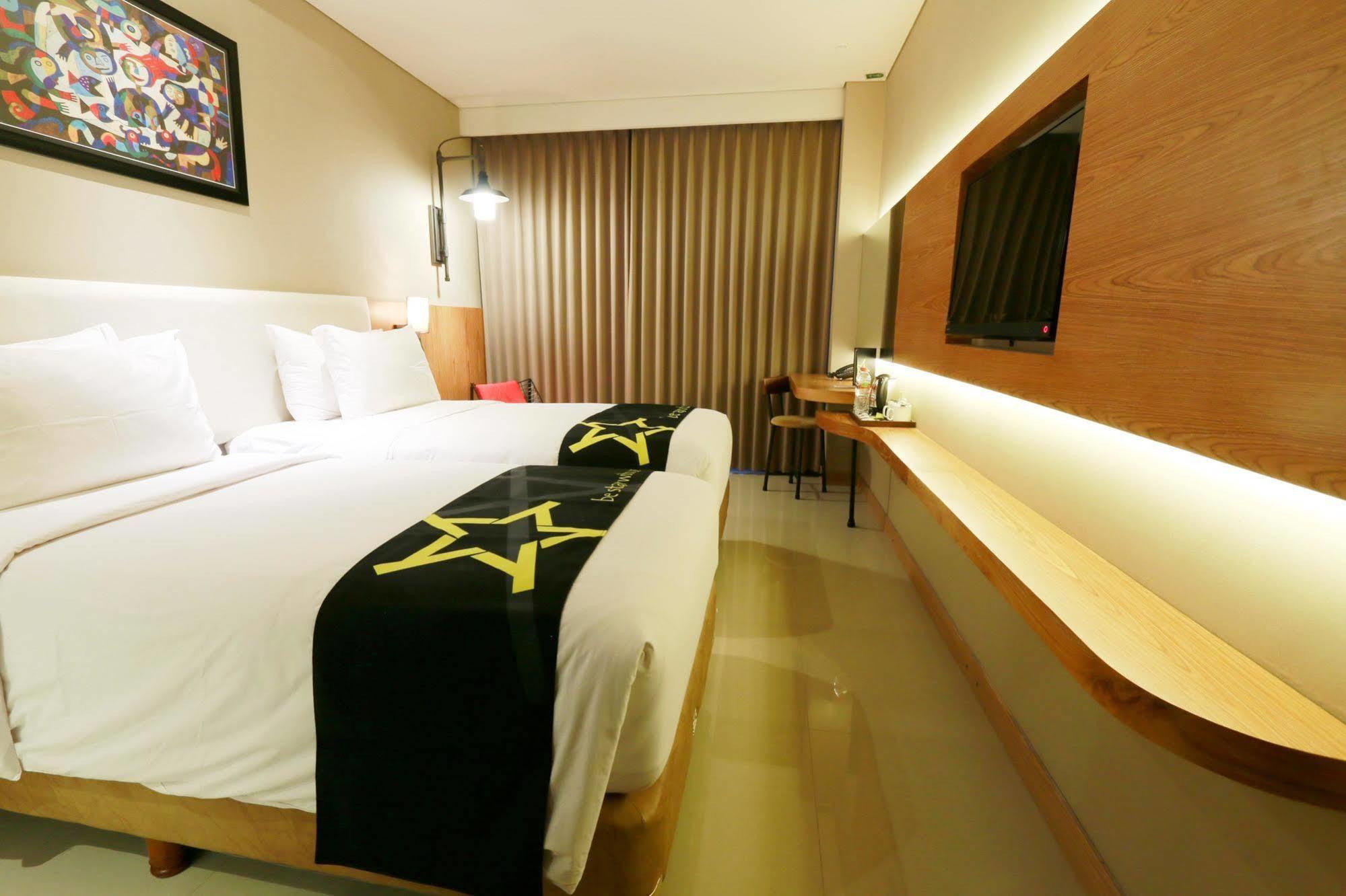 Yellow Star Gejayan Hotel Jogyakarta Zewnętrze zdjęcie