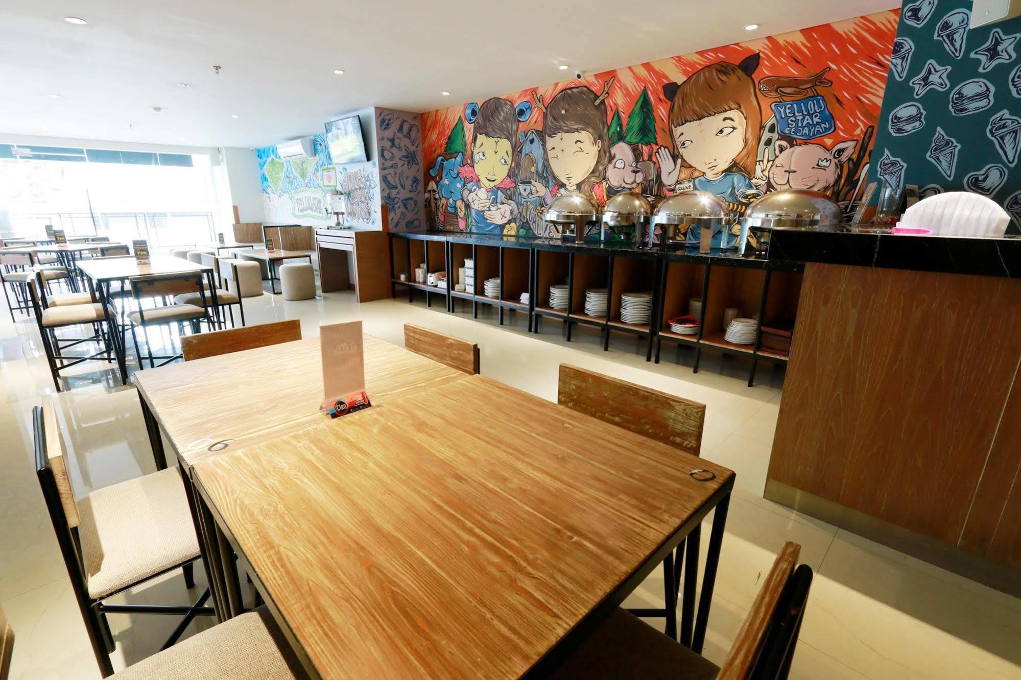 Yellow Star Gejayan Hotel Jogyakarta Zewnętrze zdjęcie
