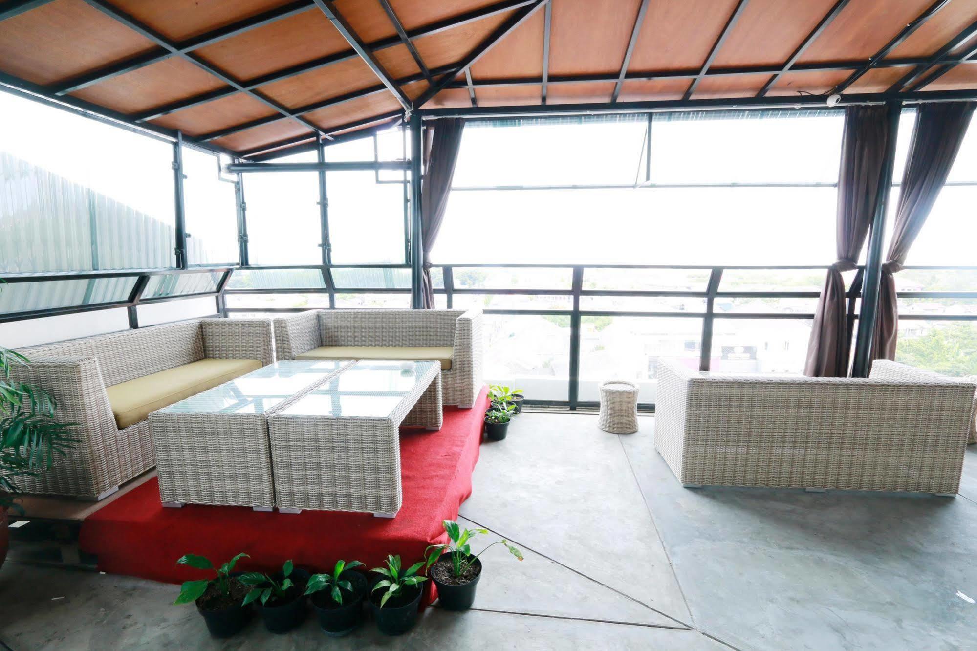Yellow Star Gejayan Hotel Jogyakarta Zewnętrze zdjęcie