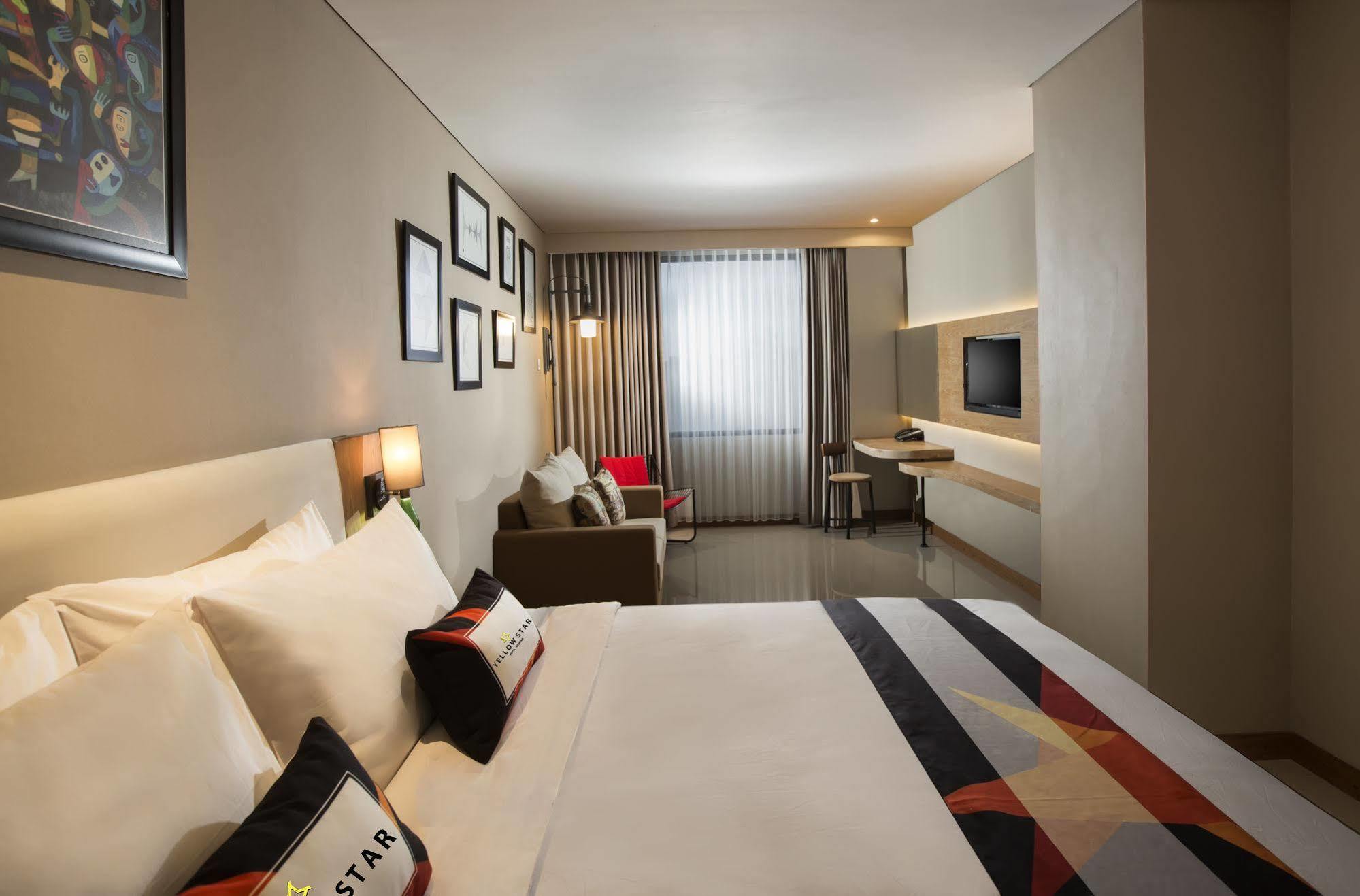 Yellow Star Gejayan Hotel Jogyakarta Zewnętrze zdjęcie