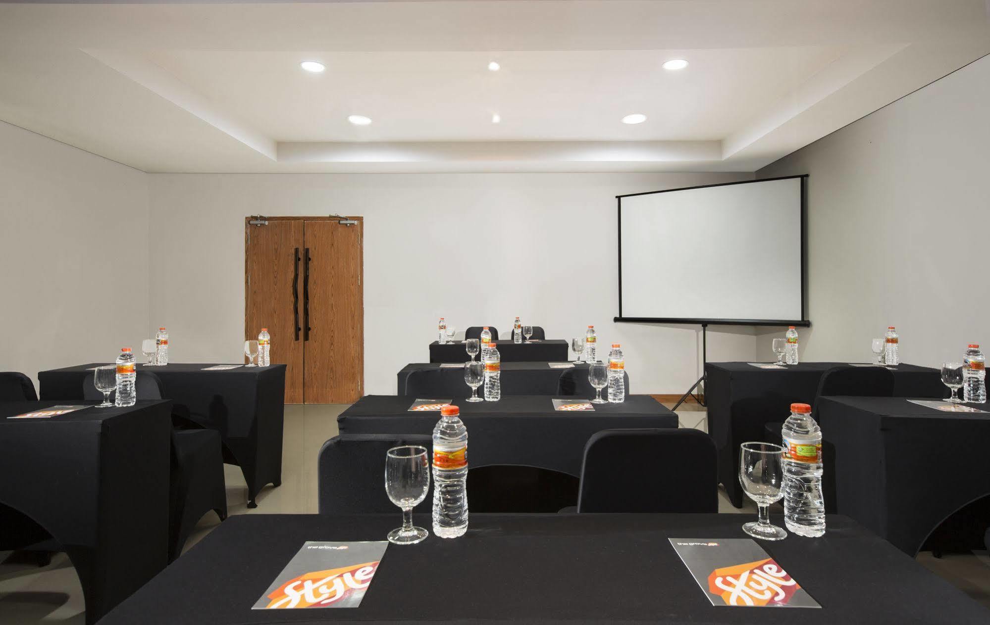 Yellow Star Gejayan Hotel Jogyakarta Zewnętrze zdjęcie